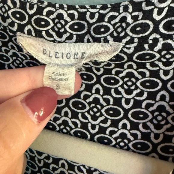 Pleione Black& White Printed Popover Blouse - Picture 6 of 7